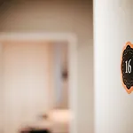 Juststay & Hotel