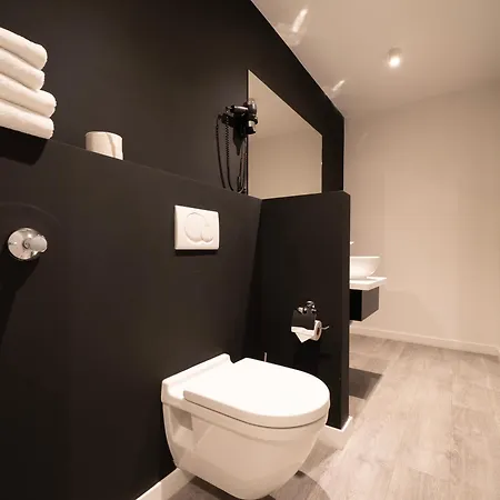 Juststay & Hotel